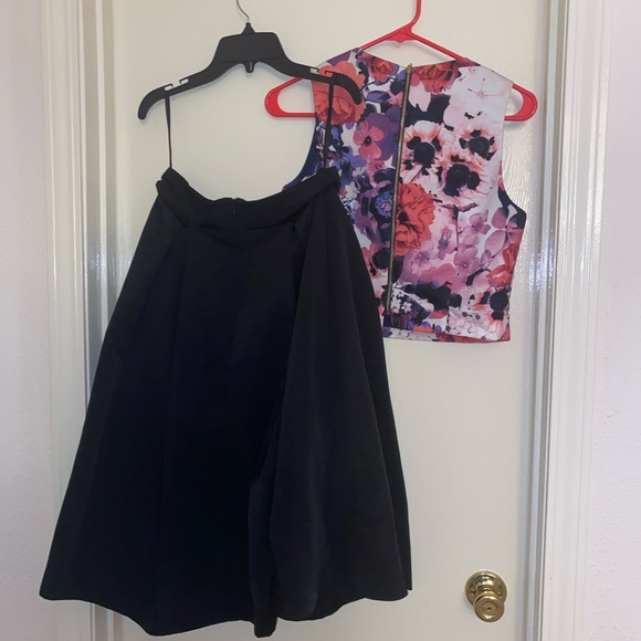 Two piece set - Picture 7 of 9